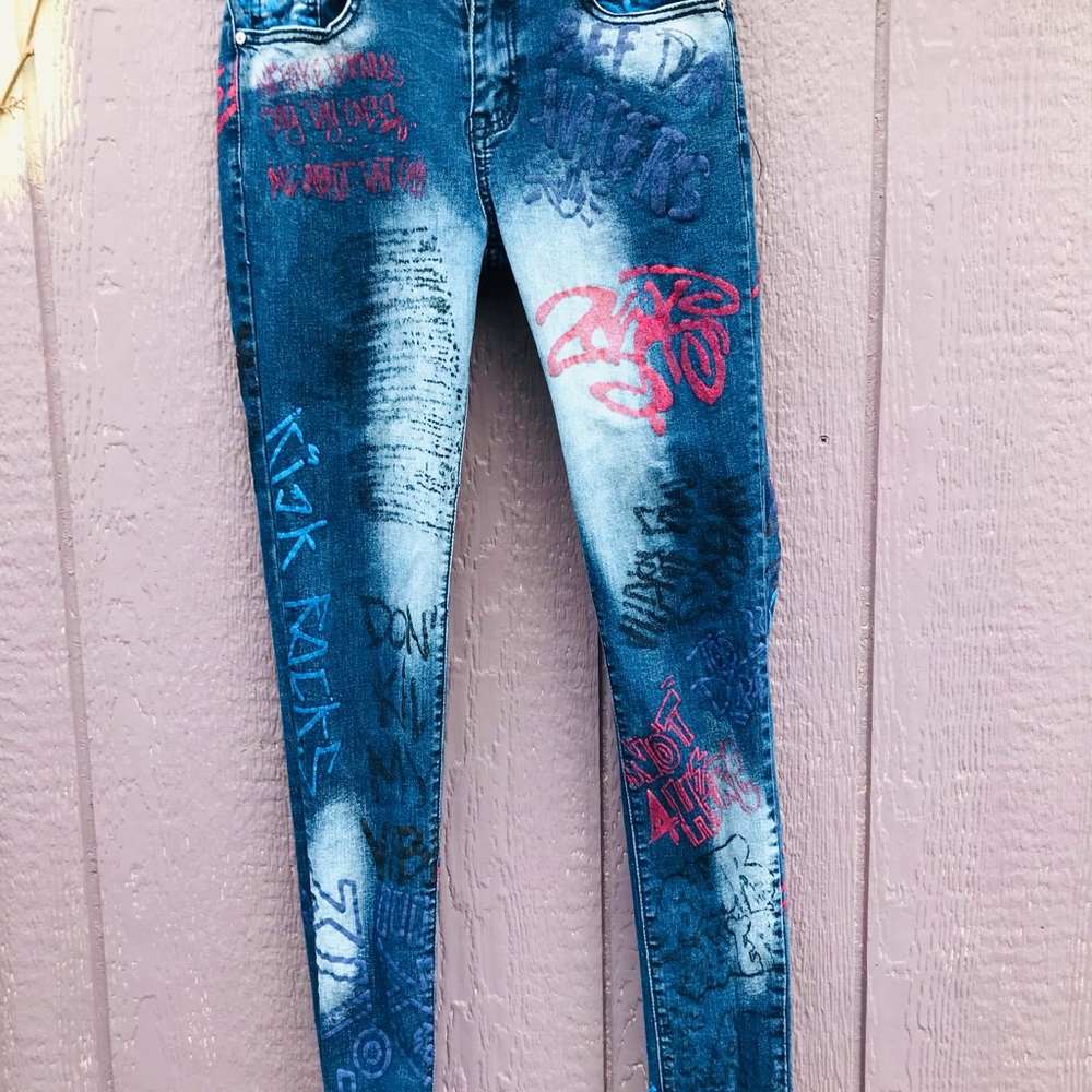 Stylish Blue Graffiti Women Jeans
